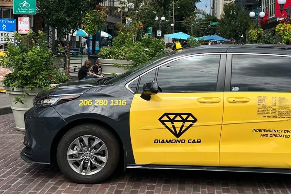 The front of cab 371 waiting at the kerb on a downtown Seattle street.